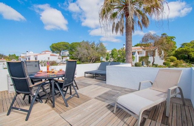 Casa Vista do Mar: Townhouse with sea views, walking distance to beach!