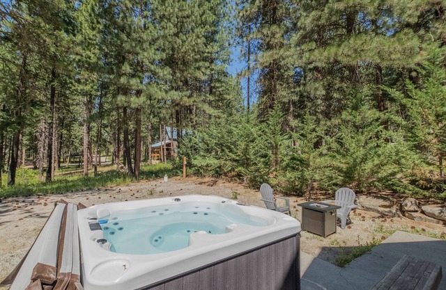 Cascade Adventure-Hot Tub, ROKU, Firepit, BBQ