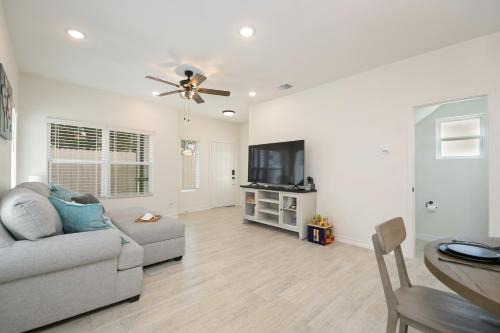 Casita Cattleman Square #102