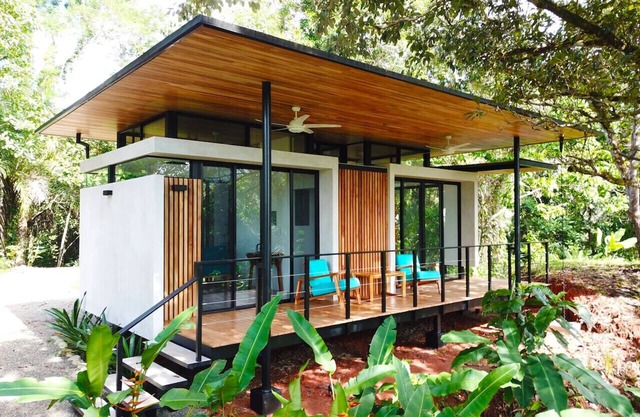 Casita Jungle Nest, 5 minutes drive to Playa Linda, 15 to Dominical, Wifi Starlink