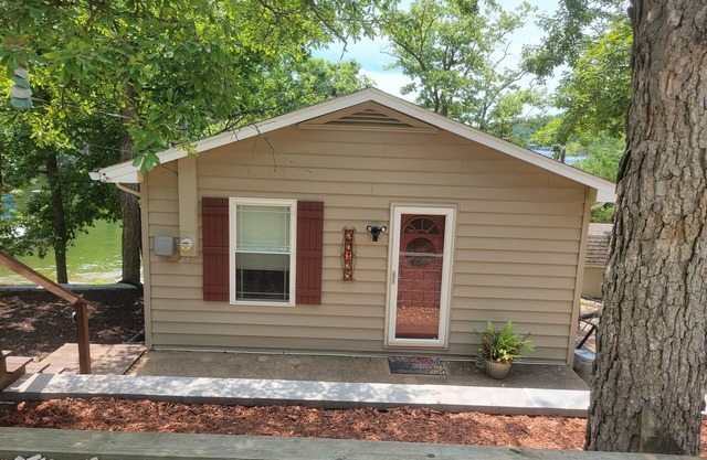 Casita Lindy 3 bedroom waterfront home prime fishing and swimming Rocky Mount