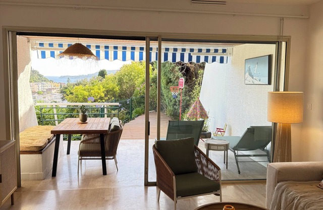 Cassis Superbe Appartement Rénové Avec Terrasse vue mer 5 mn du Centre Cassis