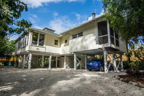 Castaway Cottage (Sanibel Shores, on Cardium Street)