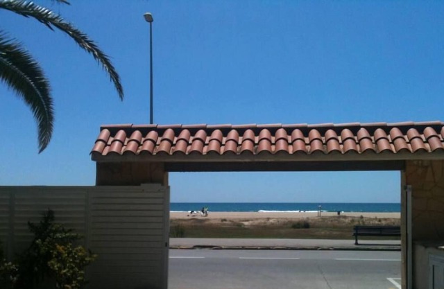 Castelldefels, Apartment on the beach and forget about the car :)