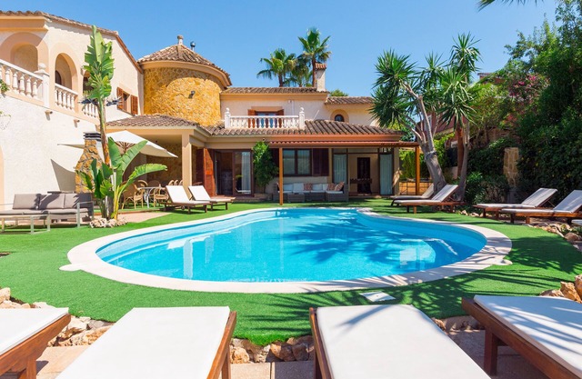 Castellet - Spectacular villa with pool near Palma