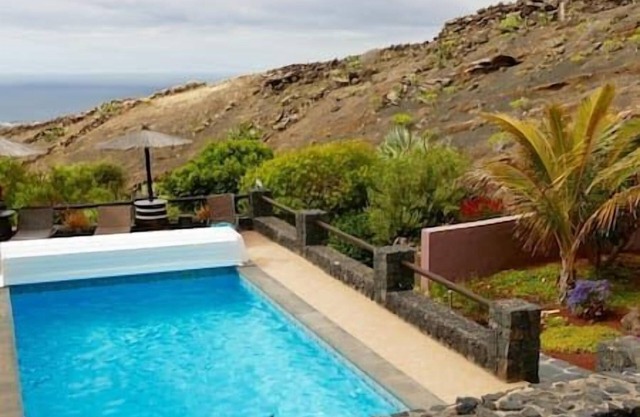 Castillo Bailey - Sleep in a volcanic cave - Pet friendly