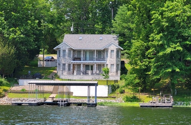 Castle Cove Lakefront Home