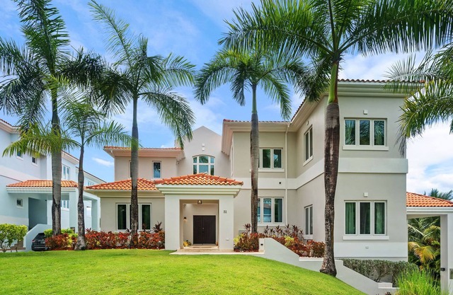 Castle Garden, recently remodeled luxury house with ocean view & generator (51)