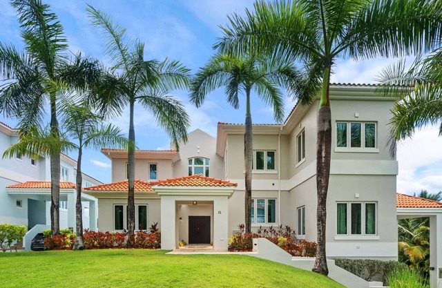 Castle Garden, recently remodeled luxury house with ocean view & generator (51)