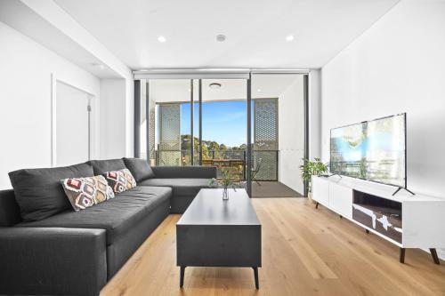Castle Hill Modern 2BR Apartment