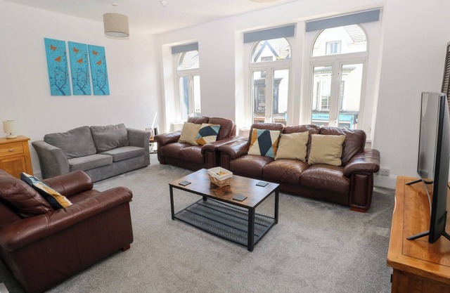 CASTLEVIEW COASTAL COMFORT, pet friendly in Mumbles