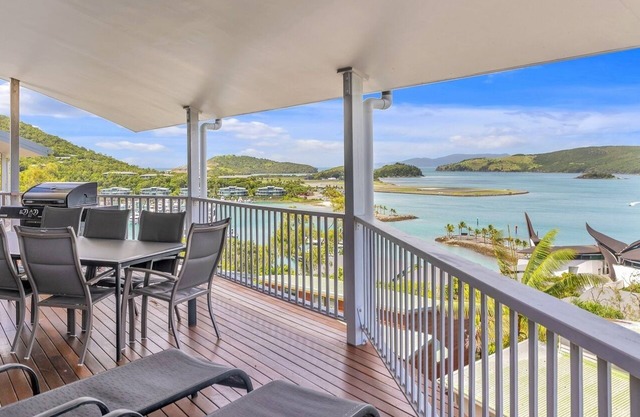 Casuarina Cove 13 Hamilton Island by HamoRent