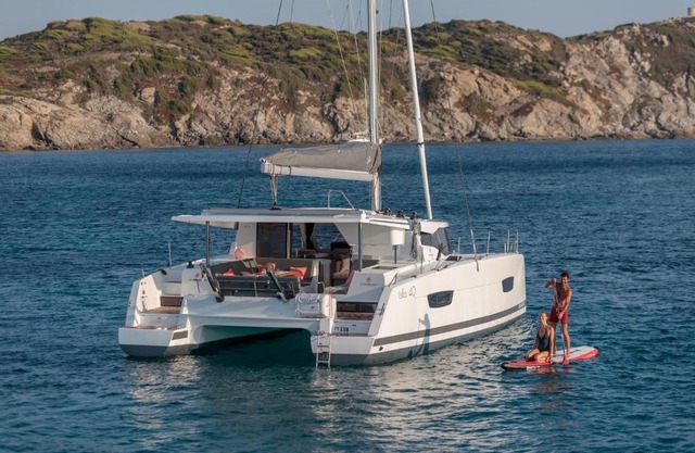 catamarano isla 40