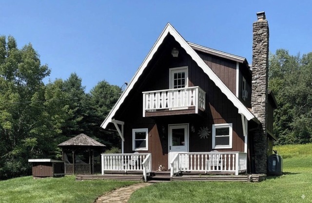 Catskills Chalet - 5 acres Full Kitchen Gas Stove Office Pets OK W/D BBQ WiFi