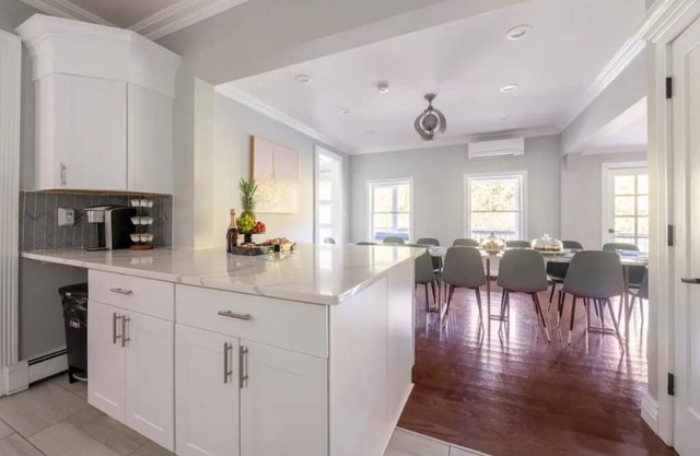Catskills Villa: Best for Gatherings Sleeps 30+nn