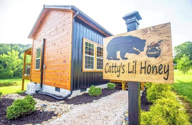 Catty's Lil Honey/New Romantic & Cozy/Hot tub/Fire pit/Wifi