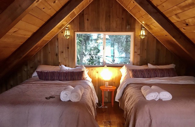 Cedar A-Frame with sunset views over the cove
