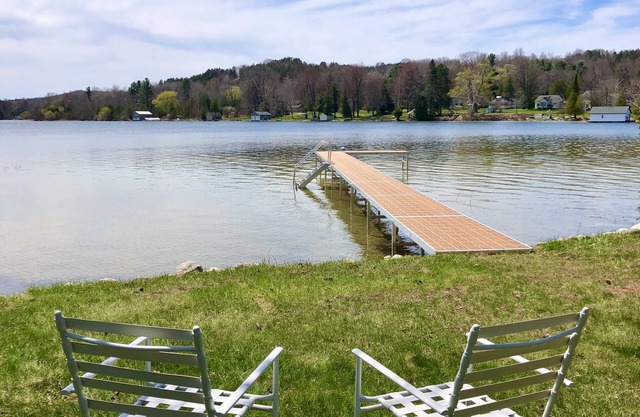 Cedar Lodge/Lake Leelanau/Lakefront Retreat on Private Peninsula