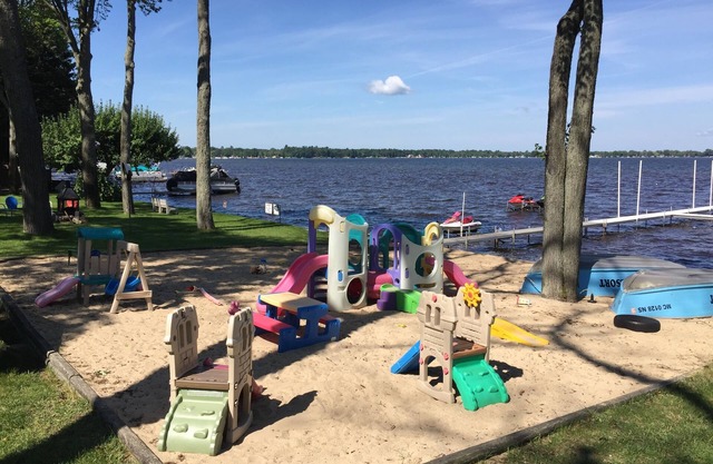 Cedar Oaks Lakeside Resort - Houghton Lake - Formally Ohana/Riviera Resort.