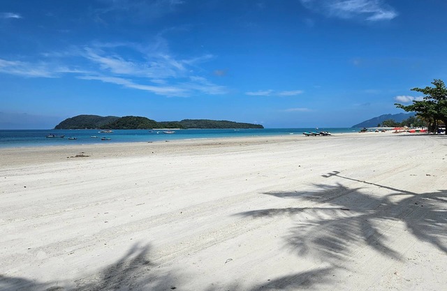 Cenang Plaza Beach Hotel