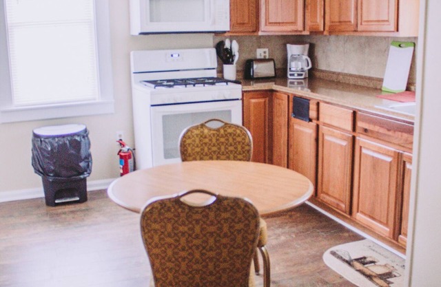 Center Strip Location|Pet Friendly|Wi-Fi|A/C|Steps from Winery & Golf Course