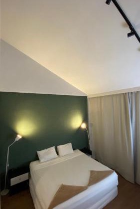 Centerpoint Hotel & Plaza