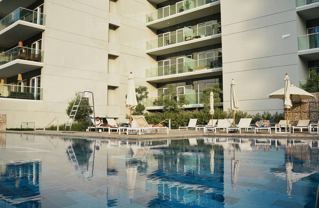 Central 1BHK in Dubai Hills. Burj View