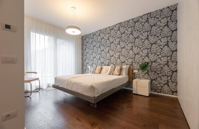 Central 2BR Apartment – Private Parking – Long Term Welcome