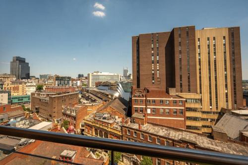 Central 2BR Flat - Balcony View in Bright Westside