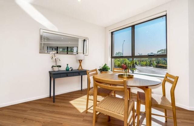 Central 2BR | Stylish Apt located in Greenway