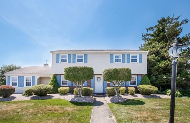 Central air, large yard, first floor bedrooms, walk to Scarborough Beach!
