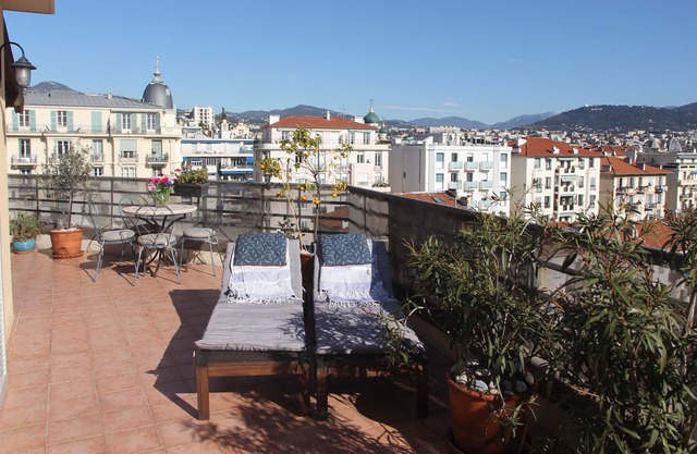 Central apartment-60m2 terrace and parking!