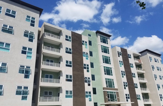 Central apartment Located across from the National Stadium with Gym & Tennis Crt