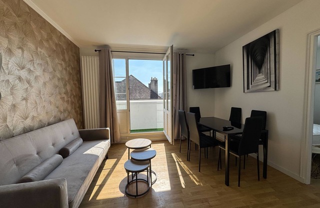 Central apartment with balcony - castle view