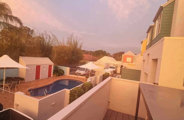 Central Batemans Bay, walk to restaurants and cafes, or relax in the pool