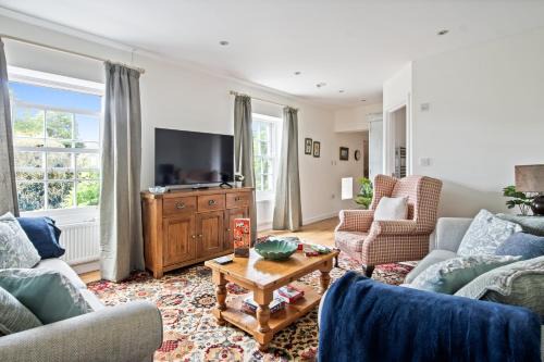 Central Brockenhurst flat near pubs & trails