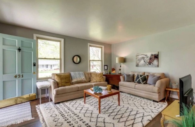Central Franklin Duplex w/Walkable Coffee Spots