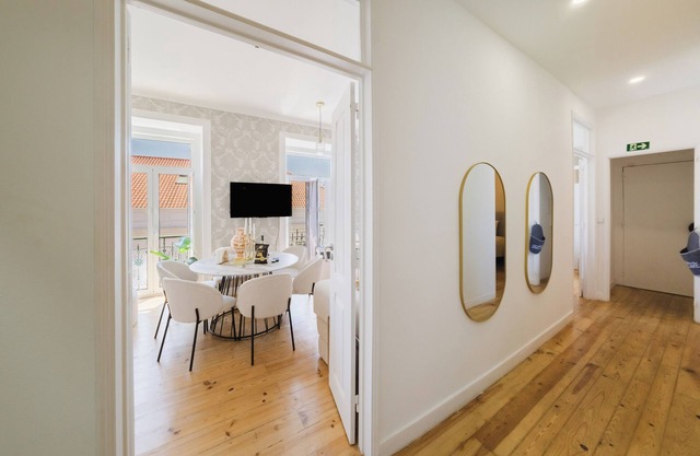 Central Lisbon 4+1 bed/River front