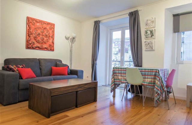 Central Lisbon Apartment - Fantastic for couples or small families!
