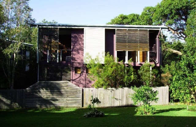 Central location - walking distance to beaches, shops and hotel.