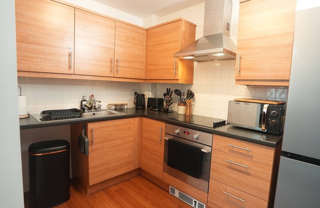 Central M K 1-bedroom Apartment, Sleeps 4, Parking