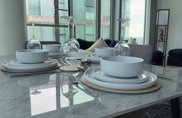 Central M K 2-bedroom Apartment, Sleeps 4, Parking