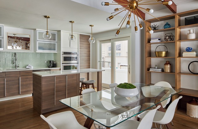 Central Modern Retreat Ideal for Families & Groups! Sleeps 7, Pet Friendly