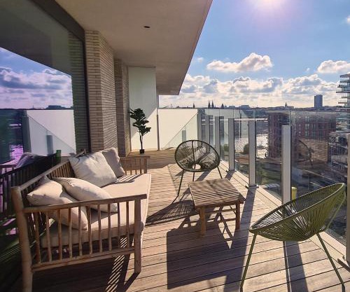Central Park Tower Sea View Residence with pool and gym