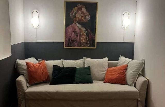 Central Rome Apartment for 4 | 1BR + Sofa Bed | Spanish Steps – Family Friendly