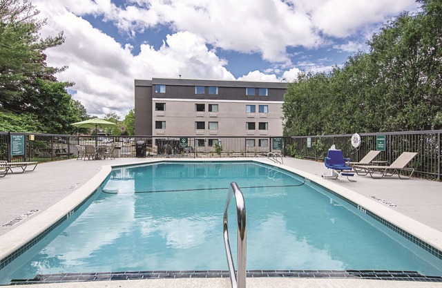 Central Room in Portland | Couple Stay w/Complimentary Breakfast