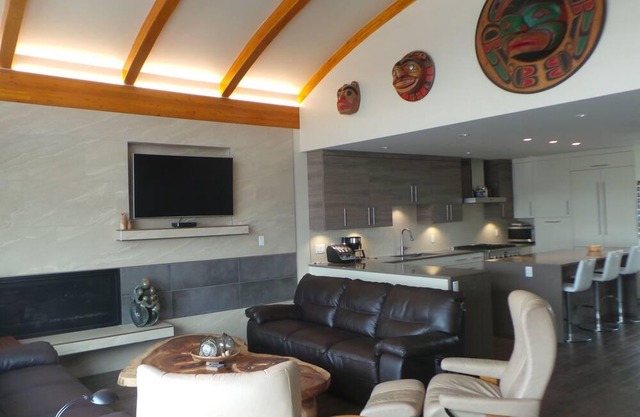 CENTRALLY LOCATED, ON THE WATER, CONVENIENT TO VANCOUVER, CITY & MOUNTAIN VIEWS