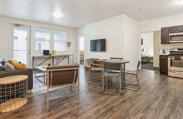 Centrally Located 2BR Unit Near CSUC + Pool