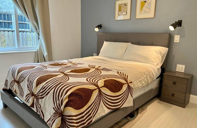 Centrally located 5 bedroom house with parking