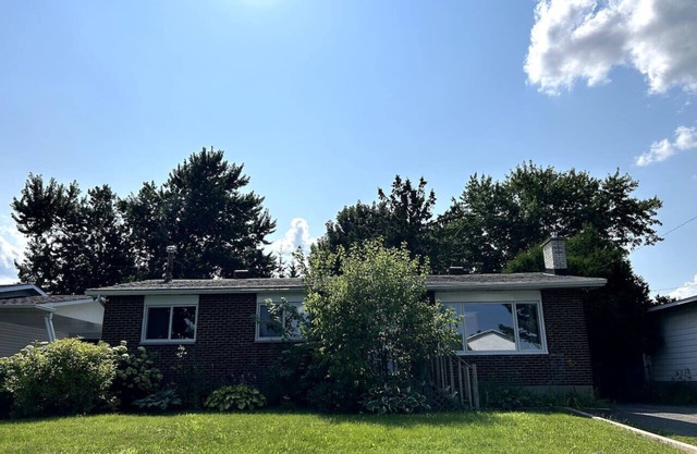 Centrally located, 5BR Bungalow